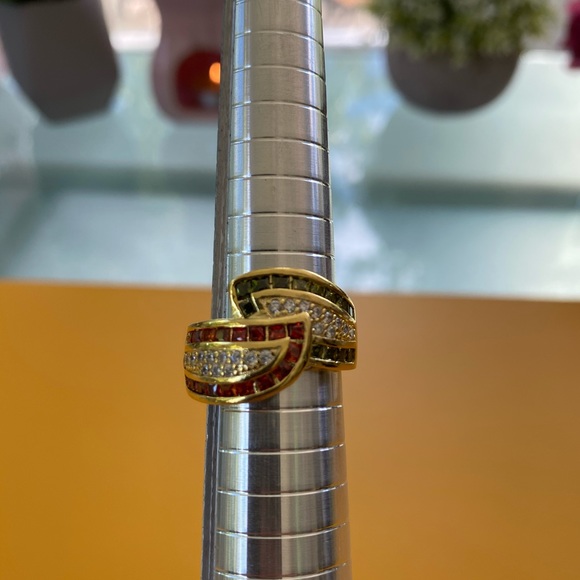 ✨Yellow GoldTone Elegant Ring✨LAST ONE IN STOCK✨ - Picture 4 of 15